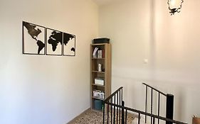 Kostas House